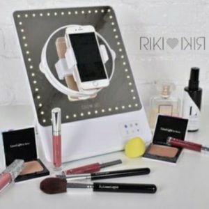 Glamcor Riki Skinny Vanity Mirror w/Selfie Functio